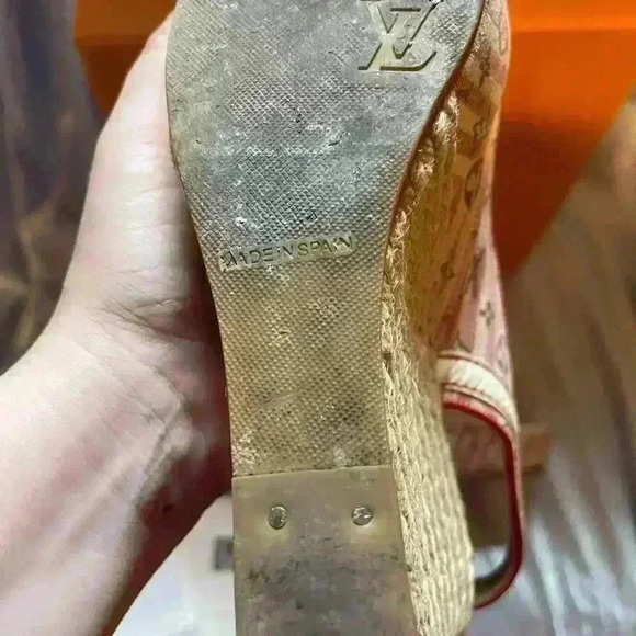 AUTHENTIC LOUIS VUITTON HEELS - Picture 12 of 14
